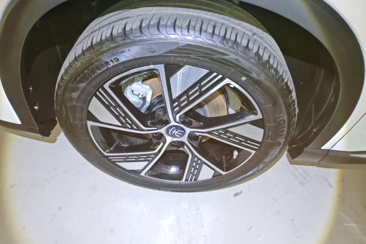 Used BYD Song Pro New Energy 2023 Champion Edition DM-i 110KM Excellence Model Left Front Wheel Hub
