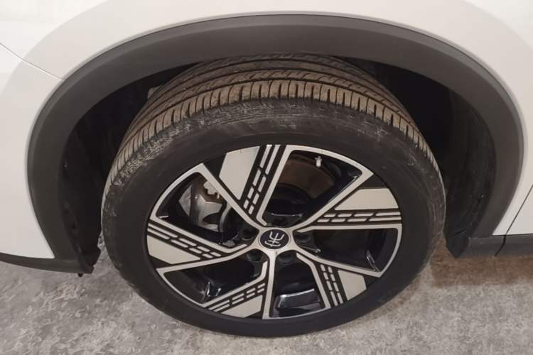 Used BYD Song Pro New Energy 2023 Champion Edition DM-i 110KM Excellence Model Left Front Wheel Hub