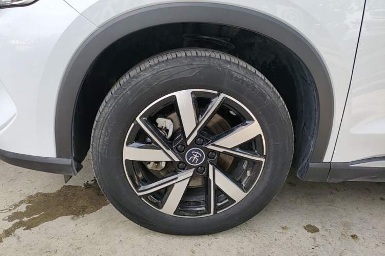 Used BYD Song Pro New Energy 2023 Champion Edition DM-i 71KM Beyond Model Left Front Wheel Hub