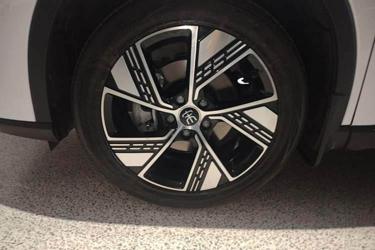 Used BYD Song Pro New Energy 2023 Champion Edition DM-i 110KM Excellence Model Left Front Wheel Hub