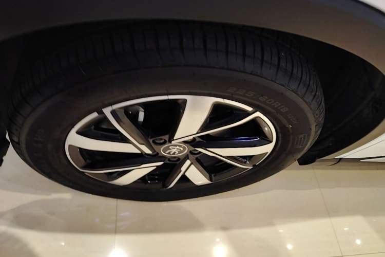 Used BYD Song Pro New Energy 2023 Champion Edition DM-i 110KM Beyond Model Left Front Wheel Hub