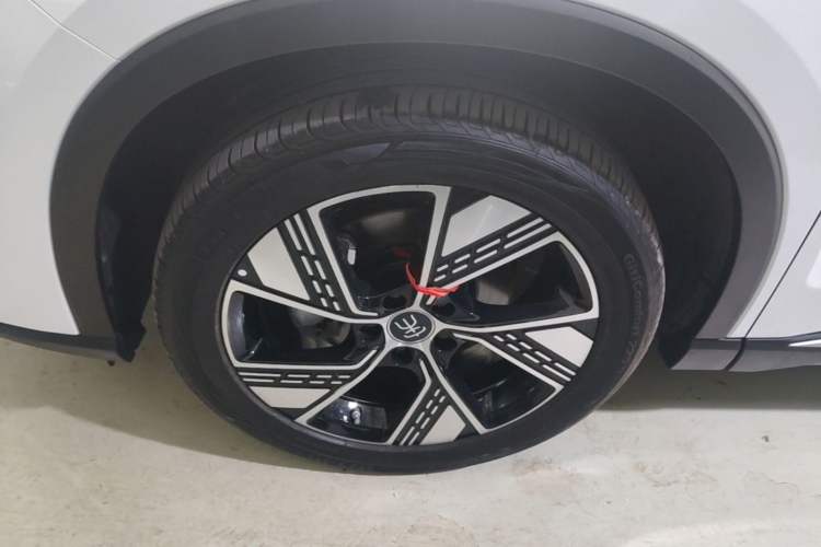 Used BYD Song Pro New Energy 2023 Champion Edition DM-i 110KM Excellence Model Left Front Wheel Hub