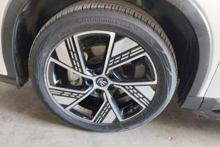 Used BYD Song Pro New Energy 2023 Champion Edition DM-i 110KM Excellence Model Left Front Wheel Hub
