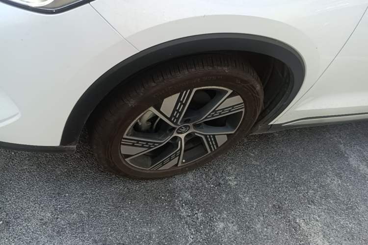 Used BYD Song Pro New Energy 2023 Champion Edition DM-i 110KM Excellence Model Left Front Wheel Hub