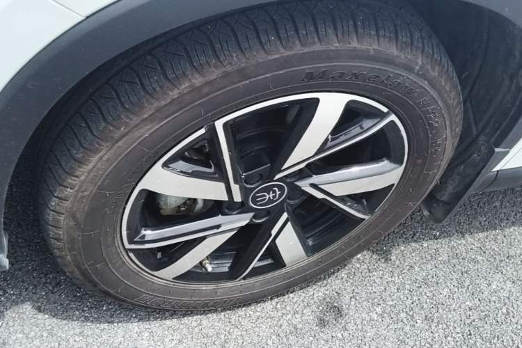 Used BYD Song Pro New Energy 2023 Champion Edition DM-i 71KM Beyond Model Left Front Wheel Hub