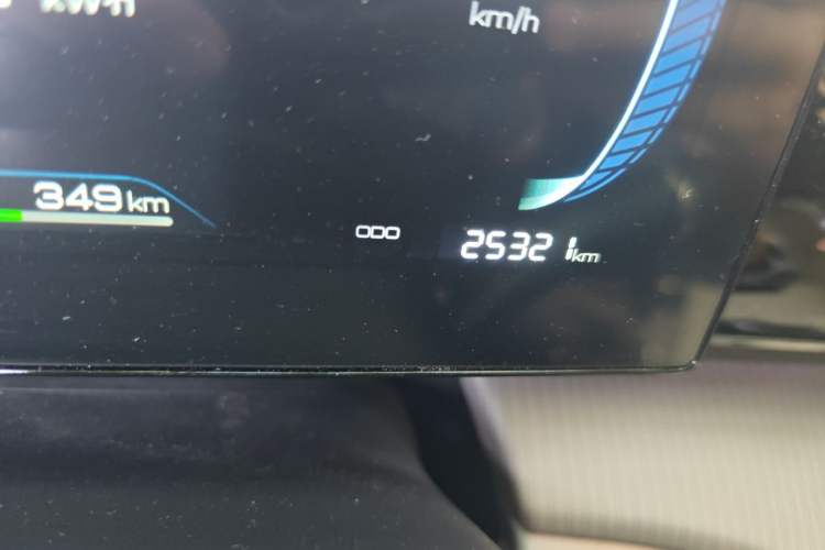 Used BYD Song Pro New Energy 2023 Champion Edition DM-i 71KM Navigation Model Odometer Close Up