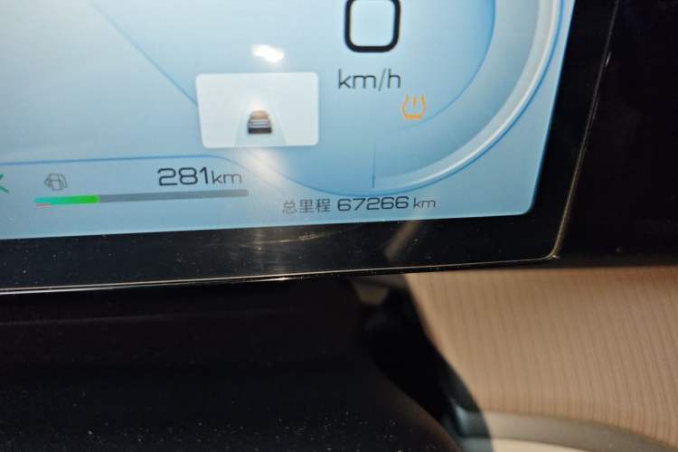 Used BYD Song Pro New Energy 2023 Champion Edition DM-i 110KM Excellence Model Odometer Close Up