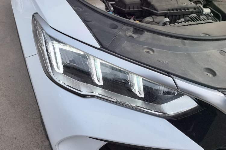 Used BYD Song Pro New Energy 2023 Champion Edition DM-i 71KM Navigation Model Right Front Headlight