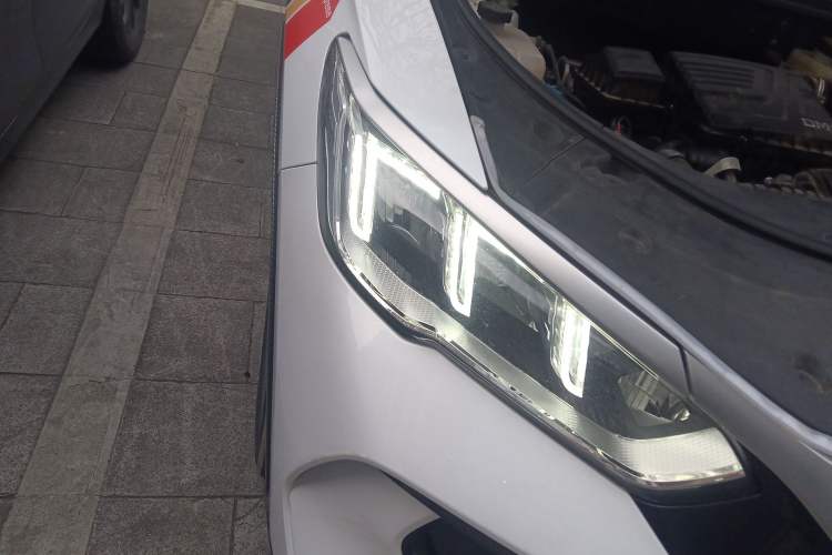 Used BYD Song Pro New Energy 2023 Champion Edition DM-i 110KM Excellence Model Right Front Headlight