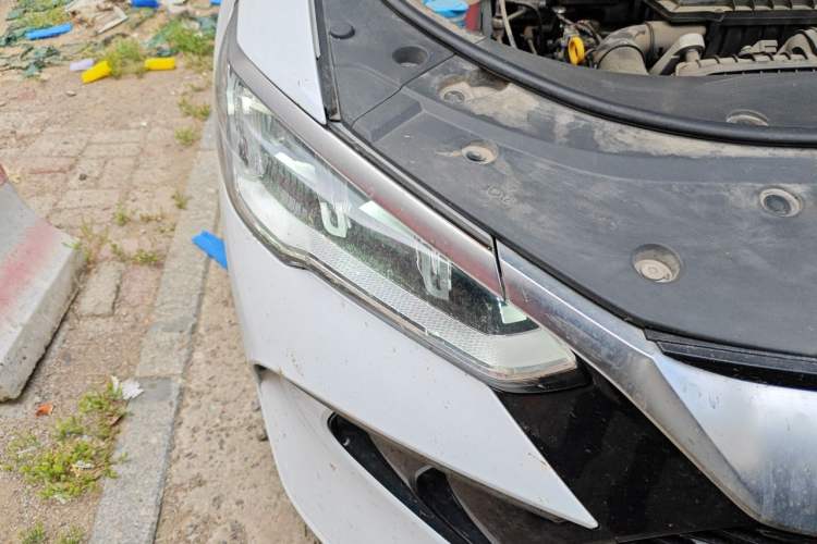 Used BYD Song Pro New Energy 2023 Champion Edition DM-i 71KM Beyond Model Right Front Headlight