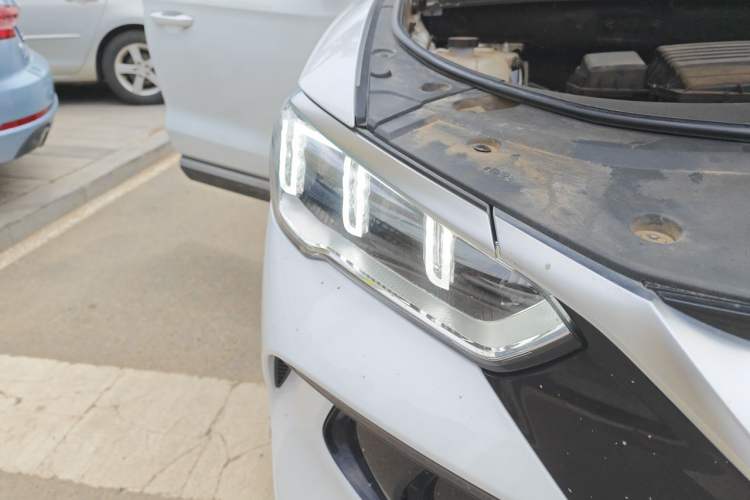 Used BYD Song Pro New Energy 2023 Champion Edition DM-i 110KM Excellence Model Right Front Headlight