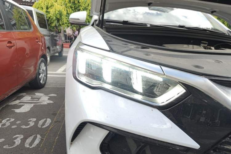 Used BYD Song Pro New Energy 2023 Champion Edition DM-i 71KM Navigation Model Right Front Headlight