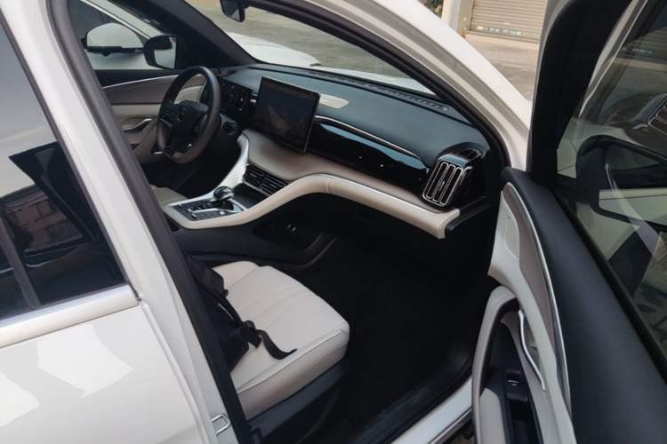 Used BYD Song Pro New Energy 2023 Champion Edition DM-i 71KM Leading Model Right Front Seat