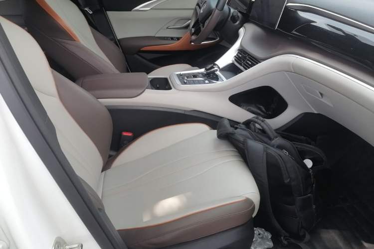 Used BYD Song Pro New Energy 2023 Champion Edition DM-i 71KM Leading Model Right Front Seat