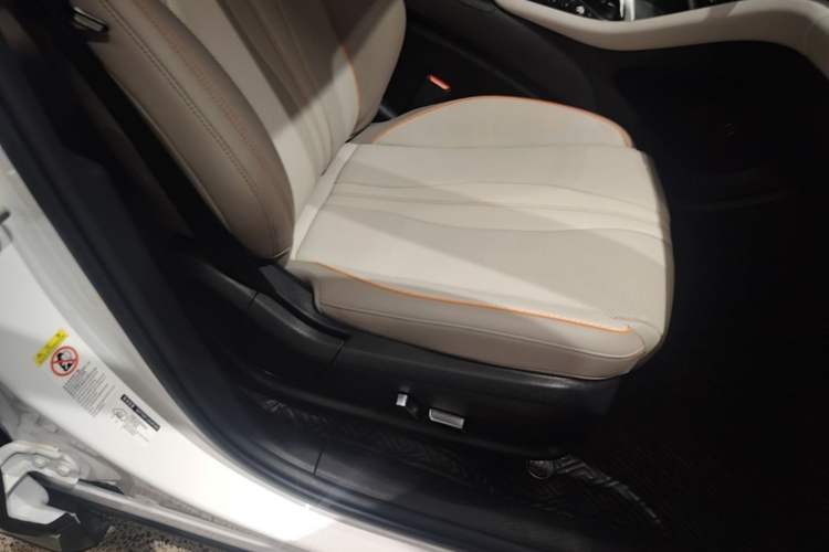 Used BYD Song Pro New Energy 2023 Champion Edition DM-i 110KM Excellence Model Right Front Seat