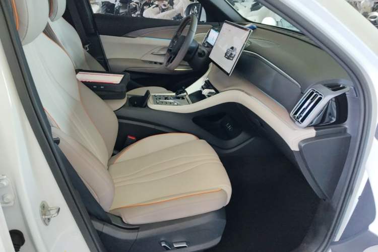 Used BYD Song Pro New Energy 2023 Champion Edition DM-i 110KM Excellence Model Right Front Seat