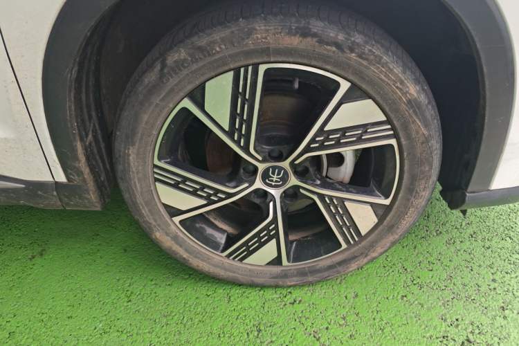 Used BYD Song Pro New Energy 2023 Champion Edition DM-i 110KM Excellence Model Right Front Wheel Hub