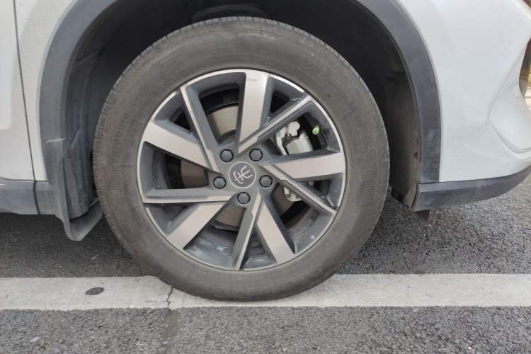 Used BYD Song Pro New Energy 2023 Champion Edition DM-i 110KM Beyond Model Right Front Wheel Hub
