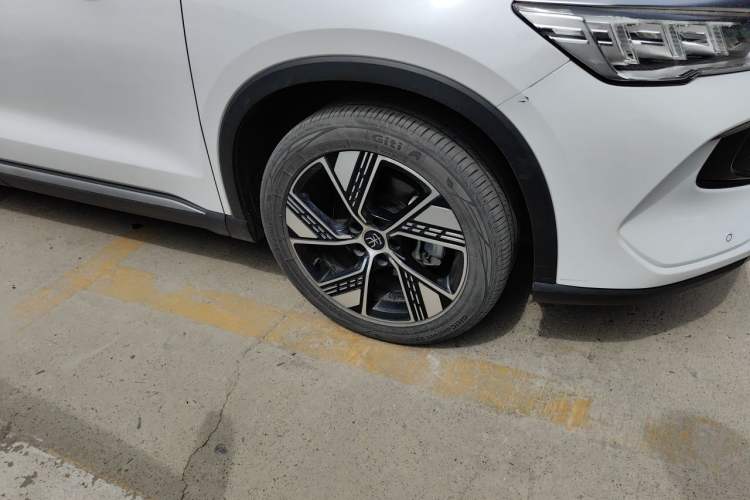 Used BYD Song Pro New Energy 2023 Champion Edition DM-i 110KM Excellence Model Right Front Wheel Hub
