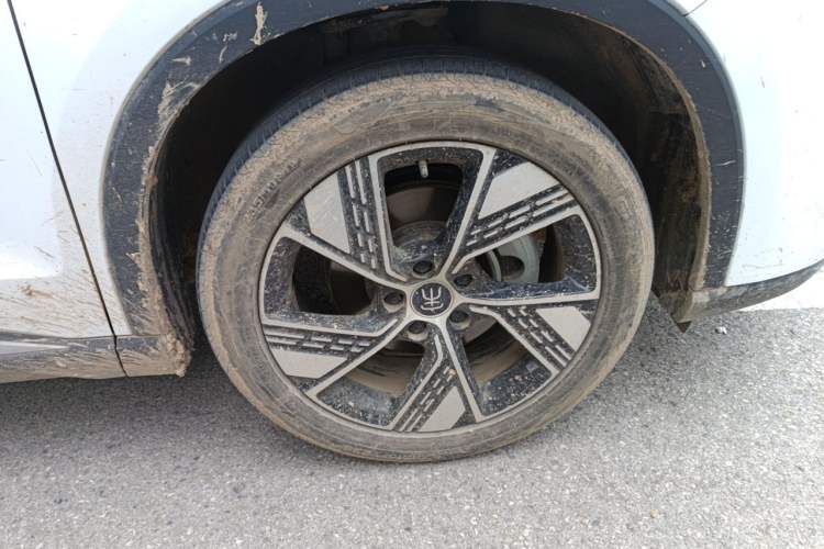Used BYD Song Pro New Energy 2023 Champion Edition DM-i 110KM Excellence Model Right Front Wheel Hub