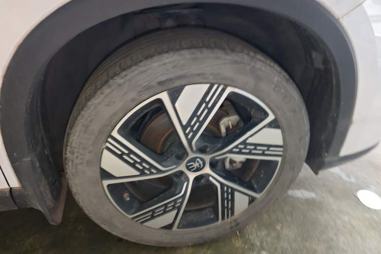 Used BYD Song Pro New Energy 2023 Champion Edition DM-i 110KM Excellence Model Right Front Wheel Hub
