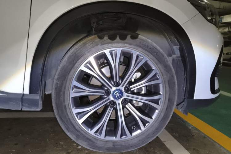 Used BYD Song Pro New Energy 2023 Champion Edition DM-i 110KM Excellence Model Right Front Wheel Hub
