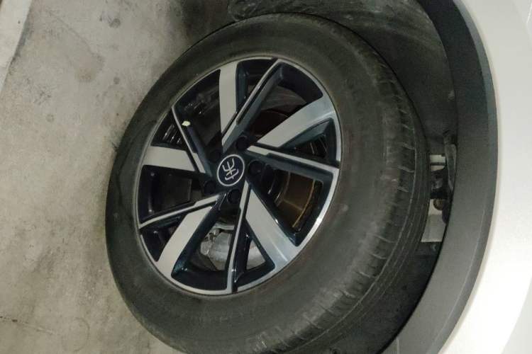 Used BYD Song Pro New Energy 2023 Champion Edition DM-i 110KM Beyond Model Right Front Wheel Hub