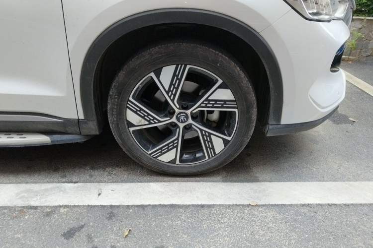 Used BYD Song Pro New Energy 2023 Champion Edition DM-i 110KM Excellence Model Right Front Wheel Hub