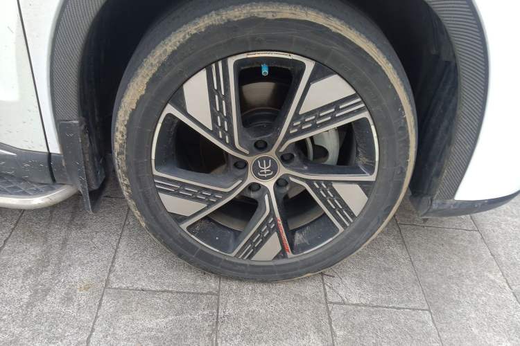 Used BYD Song Pro New Energy 2023 Champion Edition DM-i 110KM Excellence Model Right Front Wheel Hub