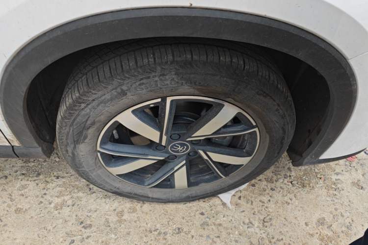 Used BYD Song Pro New Energy 2023 Champion Edition DM-i 71KM Beyond Model Right Front Wheel Hub