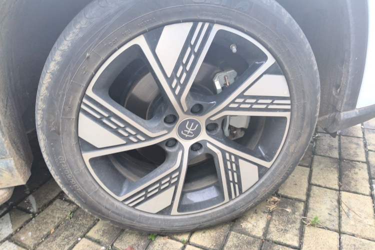 Used BYD Song Pro New Energy 2023 Champion Edition DM-i 110KM Excellence Model Right Front Wheel Hub