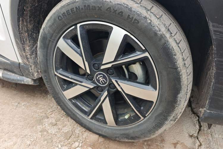 Used BYD Song Pro New Energy 2023 Champion Edition DM-i 110KM Beyond Model Right Front Wheel Hub