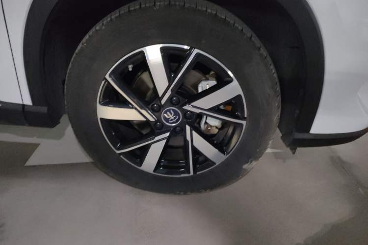 Used BYD Song Pro New Energy 2023 Champion Edition DM-i 71KM Leading Model Right Front Wheel Hub