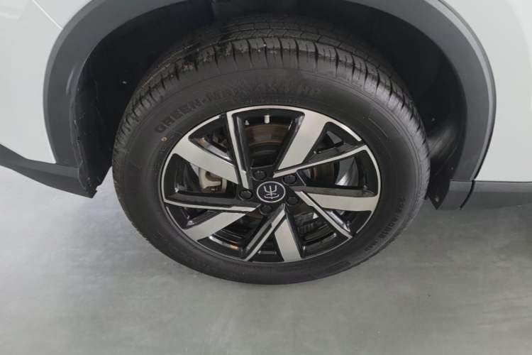 Used BYD Song Pro New Energy 2023 Champion Edition DM-i 71KM Navigation Model Right Rear Wheel Hub