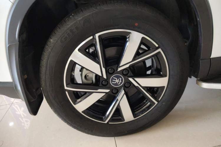Used BYD Song Pro New Energy 2023 Champion Edition DM-i 71KM Navigation Model Right Rear Wheel Hub