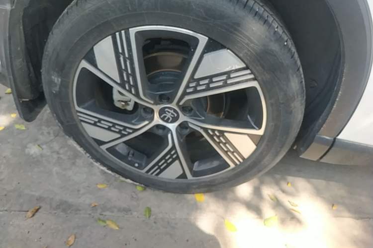 Used BYD Song Pro New Energy 2023 Champion Edition DM-i 110KM Excellence Model Right Rear Wheel Hub