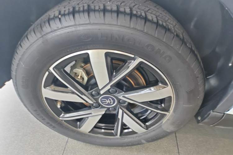 Used BYD Song Pro New Energy 2023 Champion Edition DM-i 71KM Navigation Model Right Rear Wheel Hub