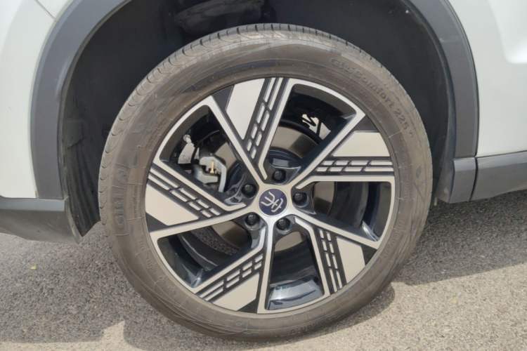 Used BYD Song Pro New Energy 2023 Champion Edition DM-i 110KM Excellence Model Right Rear Wheel Hub