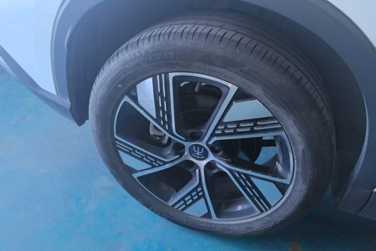 Used BYD Song Pro New Energy 2023 Champion Edition DM-i 110KM Excellence Model Right Rear Wheel Hub