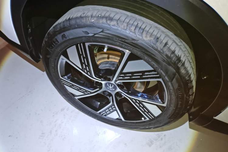 Used BYD Song Pro New Energy 2023 Champion Edition DM-i 110KM Excellence Model Right Rear Wheel Hub