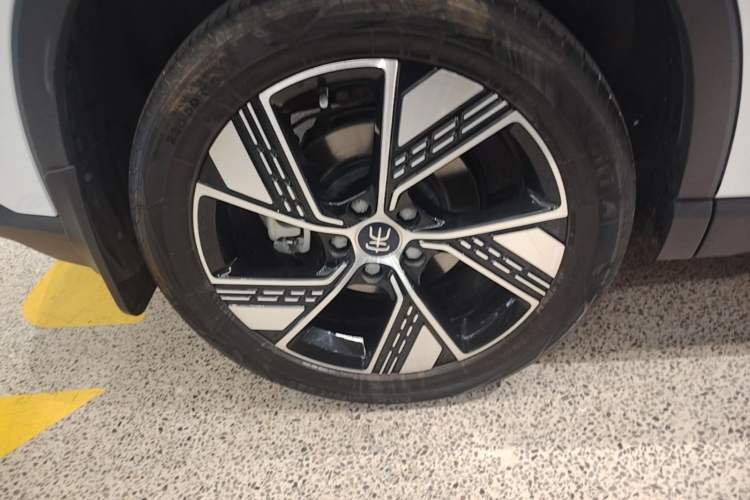 Used BYD Song Pro New Energy 2023 Champion Edition DM-i 110KM Excellence Model Right Rear Wheel Hub