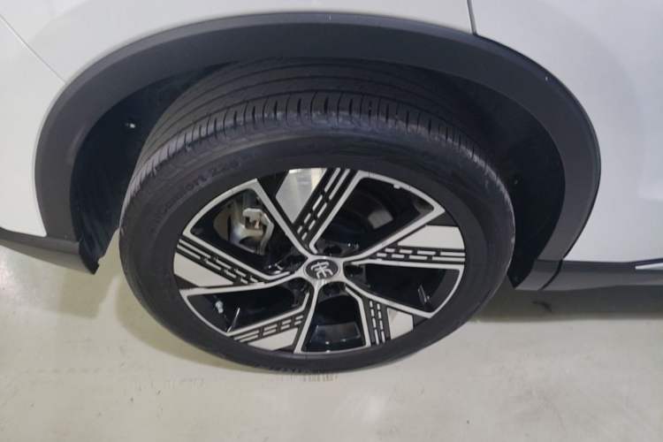 Used BYD Song Pro New Energy 2023 Champion Edition DM-i 110KM Excellence Model Right Rear Wheel Hub