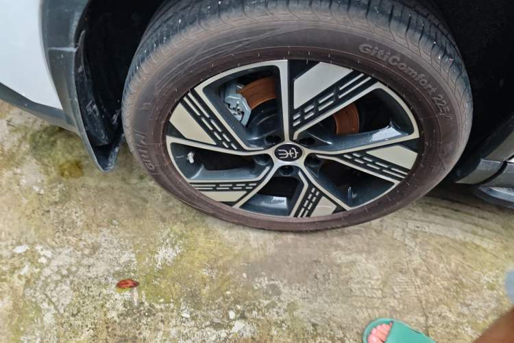 Used BYD Song Pro New Energy 2023 Champion Edition DM-i 110KM Beyond Model Right Rear Wheel Hub
