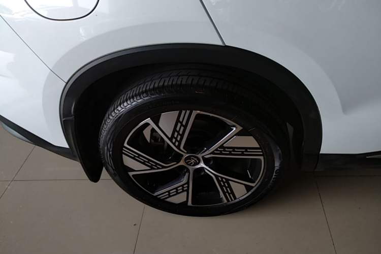 Used BYD Song Pro New Energy 2023 Champion Edition DM-i 110KM Excellence Model Right Rear Wheel Hub