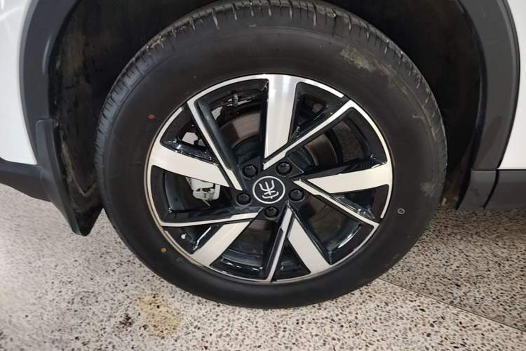 Used BYD Song Pro New Energy 2023 Champion Edition DM-i 71KM Beyond Model Right Rear Wheel Hub