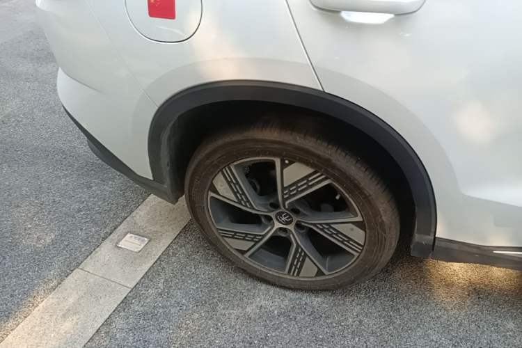Used BYD Song Pro New Energy 2023 Champion Edition DM-i 110KM Excellence Model Right Rear Wheel Hub