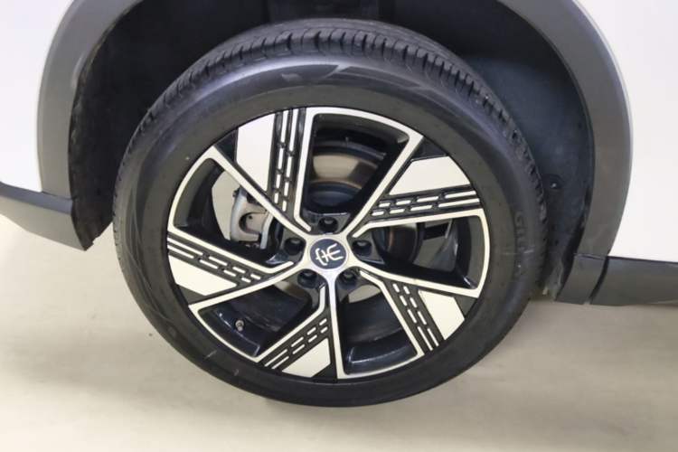 Used BYD Song Pro New Energy 2023 Champion Edition DM-i 110KM Excellence Model Right Rear Wheel Hub