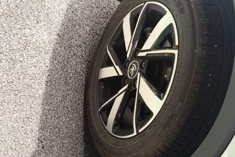 Used BYD Song Pro New Energy 2023 Champion Edition DM-i 71KM Beyond Model Right Rear Wheel Hub