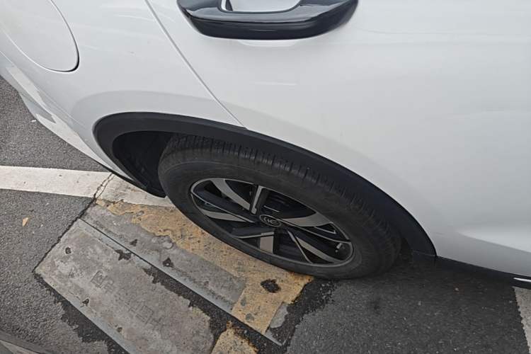 Used BYD Song Pro New Energy 2023 Champion Edition DM-i 71KM Navigation Model Right Rear Wheel Hub