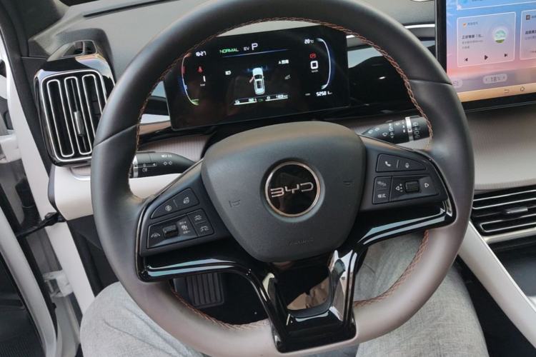 Used BYD Song Pro New Energy 2023 Champion Edition DM-i 71KM Leading Model Steering Wheel